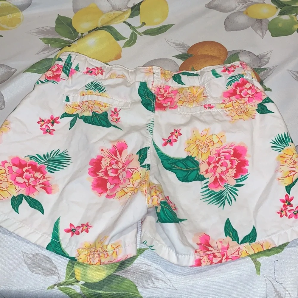 Old Navy Tropical Floral Pattern Pink, Yellow & Orange White Shorts sz Girl 16